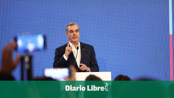 Abinader dice que becas del Mescyt se entregan por mérito