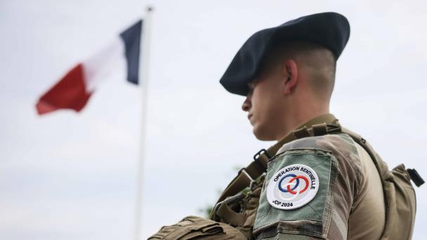 Atacante apuñala a soldado francés durante patrullaje en París a pocos días de los Juegos Olímpicos
