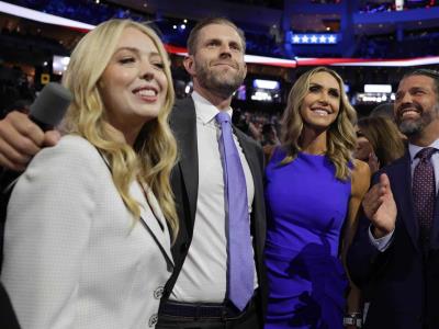 Anuncian creación de nuevo servicio de telefonía Trump Mobile