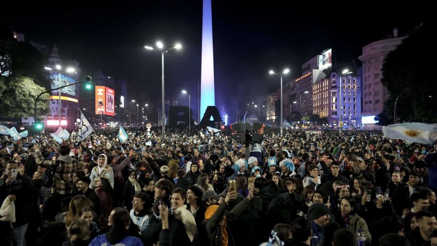 Hinchas argentinos disfrutan título de Copa América como respiro en medio de la crisis