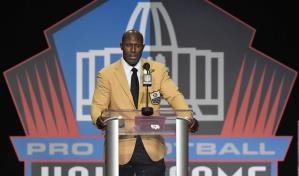 Miembro del Salón de la Fama de la NFL dice que fue esposado y humillado sin justificación en vuelo