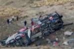 La caída de un autobús a un abismo deja 21 muertos en el sur de Perú La caída de un autobús a un abismo deja 21 muertos en el sur de Perú