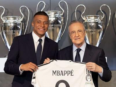 Mbappé firma su contrato con el Real Madrid en la Ciudad Deportiva