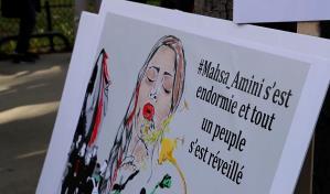 El miedo a la Policía de la moral dispara la venta de velos en Irán