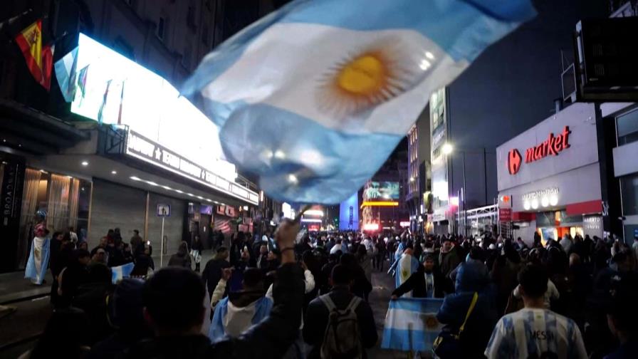 Aficionados recibieron en Buenos Aires a Argentina, flamante bicampeón de América