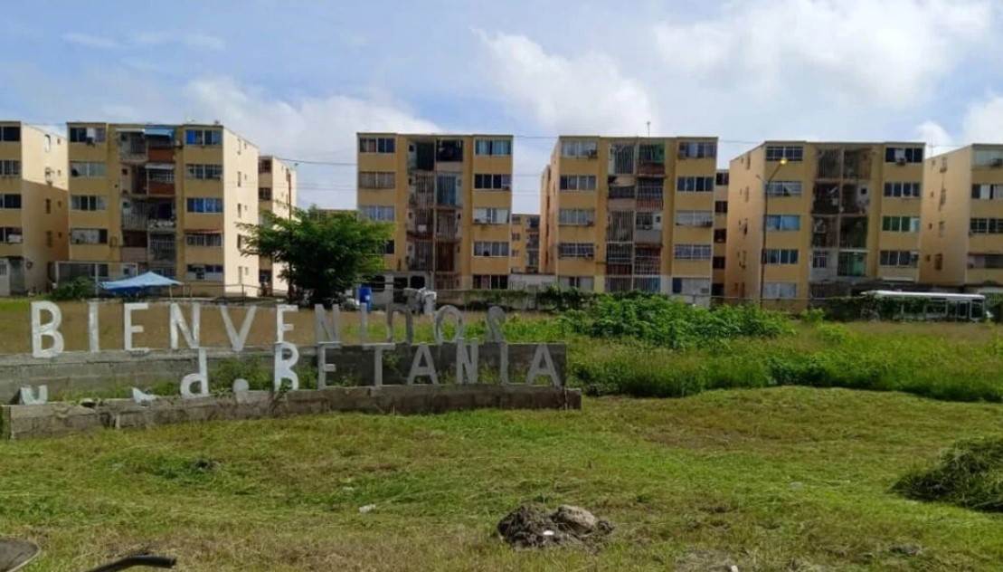 Cristina Lozada asegura que en el urbanismo Ciudad Betania 2, en el municipio Lander del estado Miranda, el proyecto bolivariano ha perdido espacios.<br>