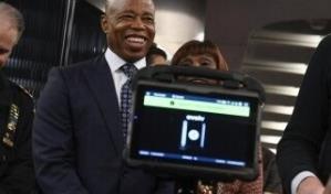 Nueva York instalará detectores de armas en el metro pese a descenso en delincuencia