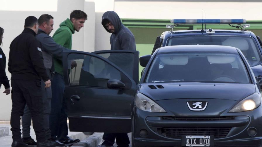 Fiscalía otorga prisión domiciliaria a rugbiers franceses acusados de violación en Argentina