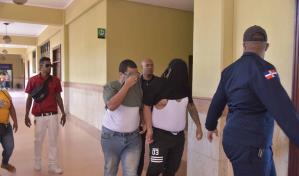 Imponen prisión preventiva a dos hombres por explotación sexual de extranjeras en Santiago