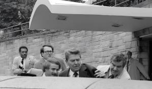 Reagan sobrevivió a un intento de asesinato y su respuesta cambió la trayectoria de su presidencia