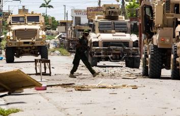 Policías de Kenia se enfrentan a bandas armadas de Haití por primera vez