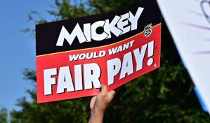 Trabajadores de Disneylandia amenazan con una huelga por sus salarios