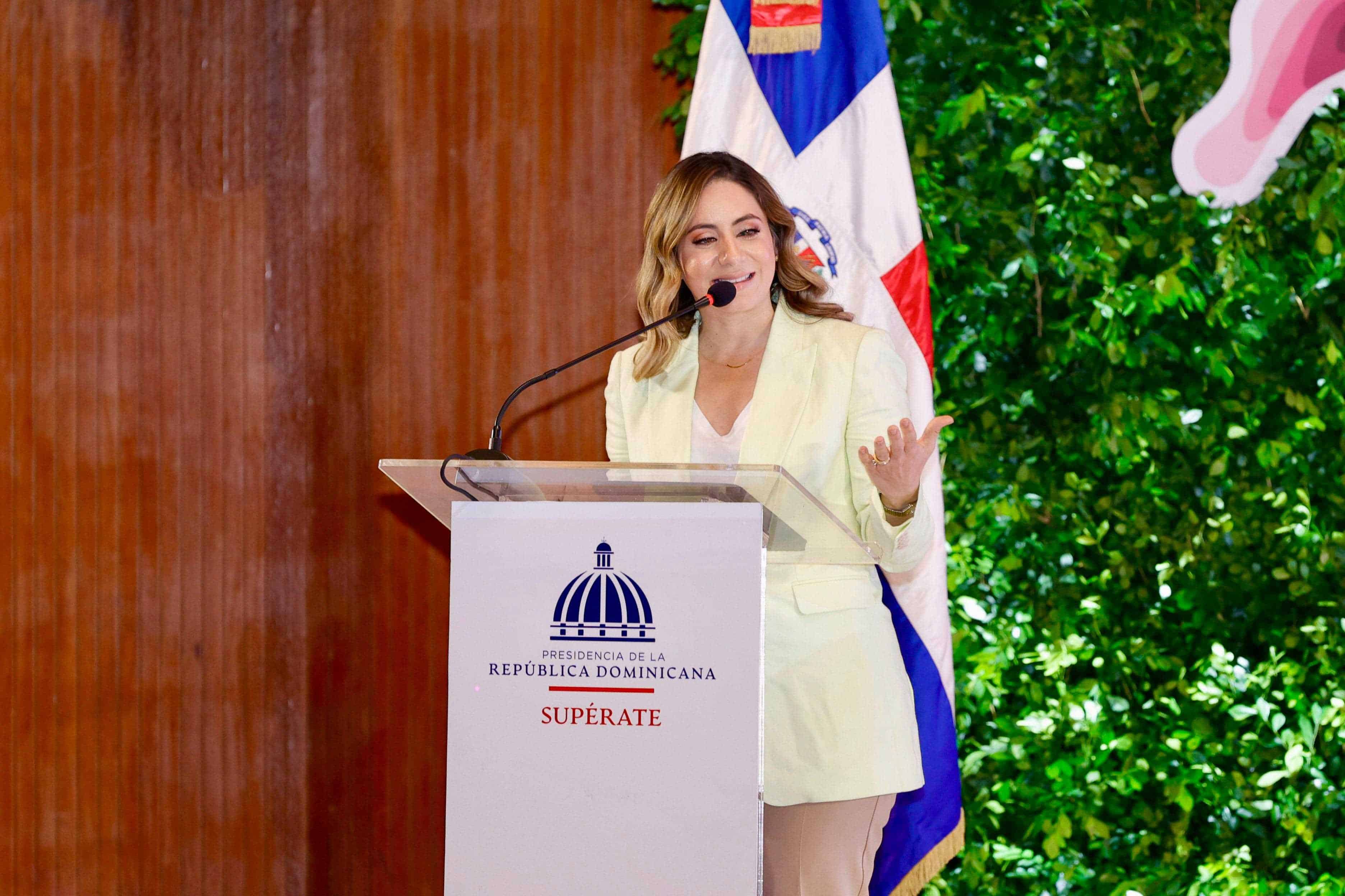 La directora de Supérate, Gloria Reyes.