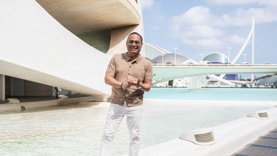 Gilberto Santa Rosa visita el campus de Berklee College of Music en Valencia