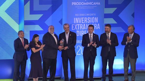 Gobierno reconoce a 11 empresas de capital extranjero por sus aportes al país