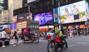 Migrantes que trabajan de repartidores en NY enfrentan la amenaza de los ladrones