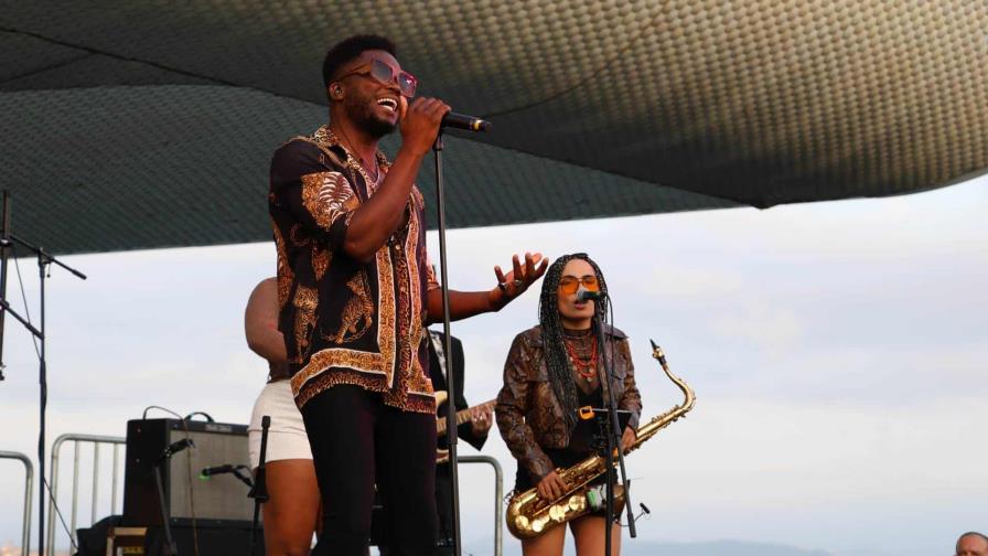 Los ritmos afrocubanos de Cimafunk y su banda deleitan en Santander