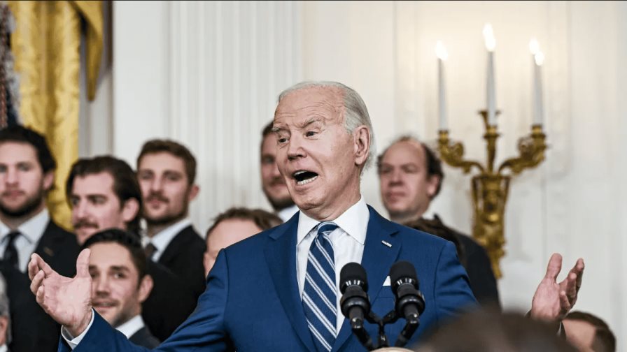 Jefa de campaña de Biden reconoce descenso de apoyo, pero reitera que seguirá en la contienda