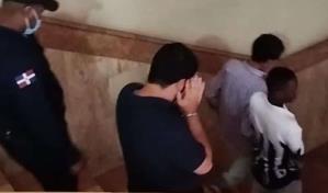 Entrenador de fútbol de menores de Santiago es acusado de reproducción de pornografía infantil