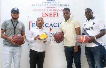 INEFI acude en auxilio del club María Auxiliadora y entrega utilerías deportivas