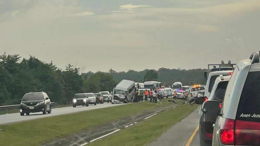 Un muerto y un herido durante choque entre minibuses en la Autovía del Este