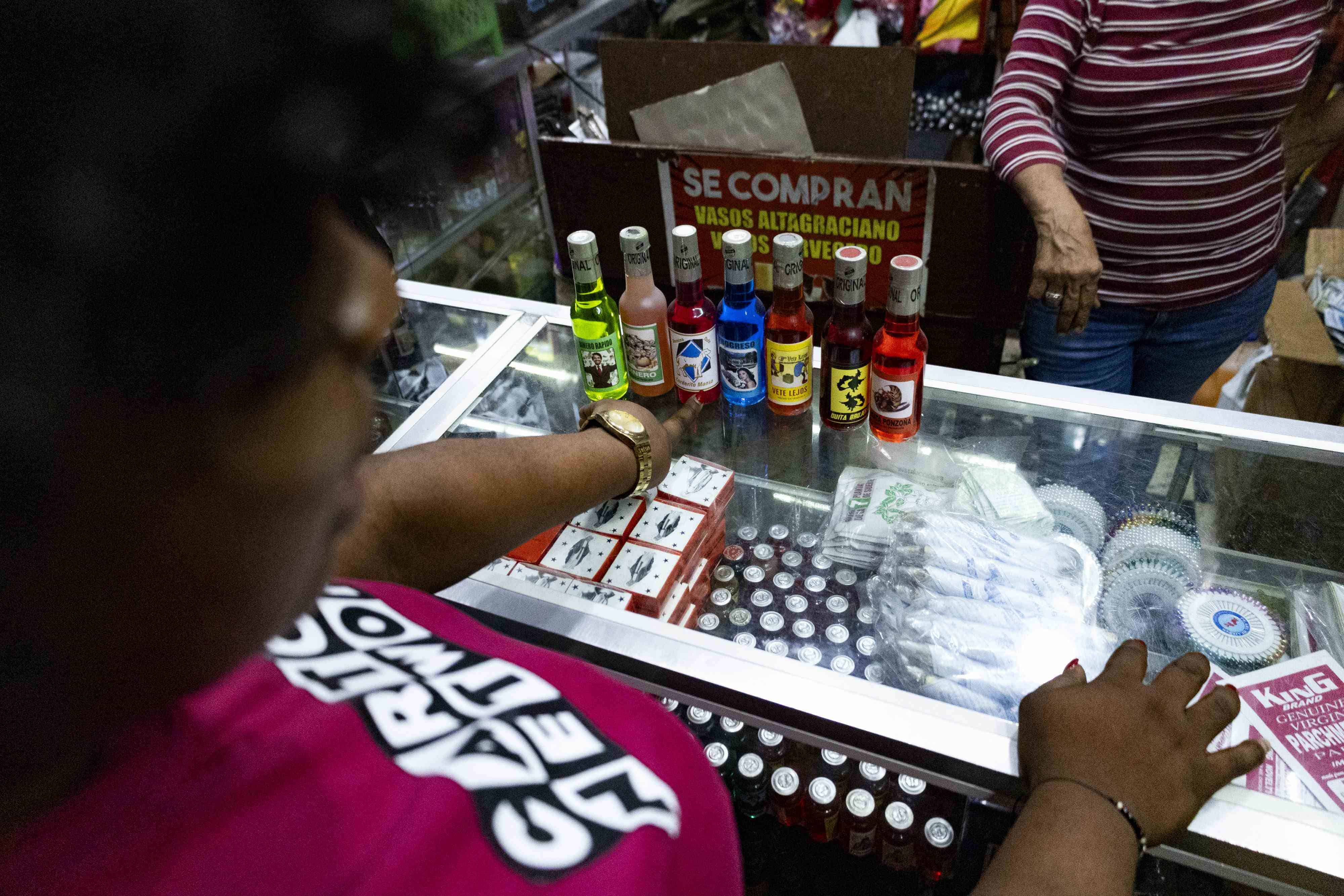 Productos supersticiosos en el mercado Modelo.