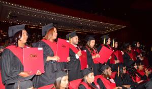 Universidad Nacional Evangélica entrega títulos académicos a 263 nuevos profesionales