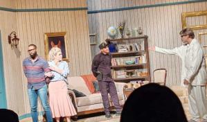 ¿Quién es el Sr. Schmitt?, la obra que va de la risa al llanto se estrenó en el Teatro Nacional