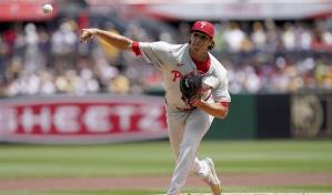 Filis evitan perder la serie por barrida al superar a Piratas