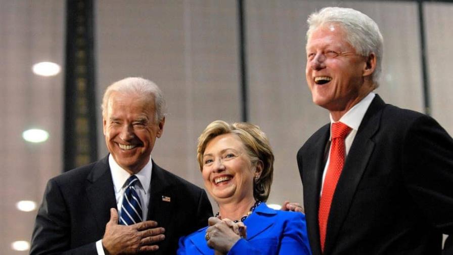 Bill y Hillary Clinton elogian la extraordinaria carrera de servicio de Biden y respaldan a Harris