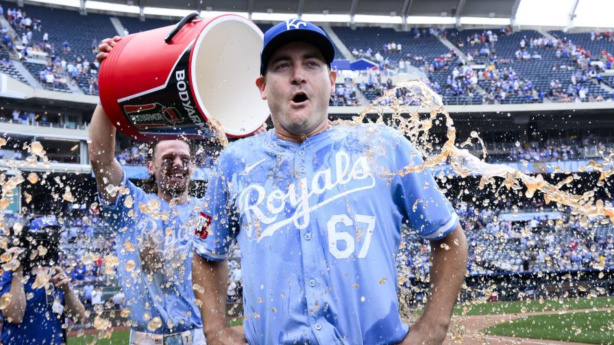 Seth Lugo lanza su primer juego completo y Reales superan a Medias Blancas