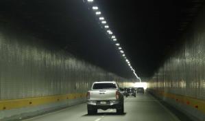 Túnel de Las Américas estrena nuevas luces, pero sigue sucio