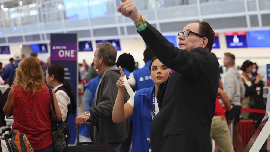 Delta Airlines canceló más de 700 vuelos este lunes por fallo cibernético