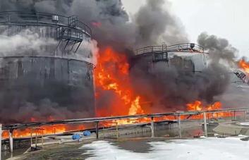 Un ataque con drones ucranianos provoca un incendio en una refinería de Rusia