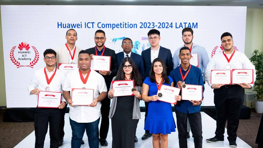 Huawei y MESCyT reconocen a estudiantes por su participación en ICT Competition 2023-2024