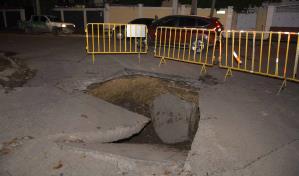 Se hunde tramo de calle en la urbanización La Castellana