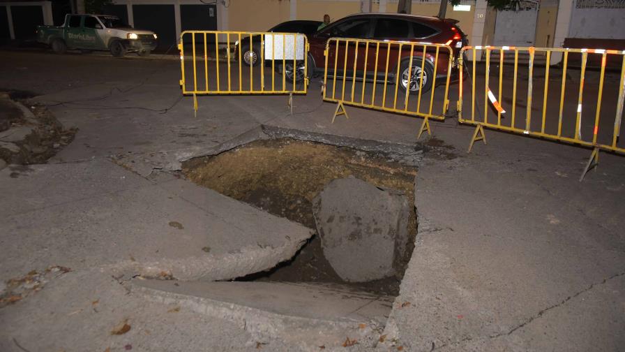 Se hunde tramo de calle en la urbanización La Castellana