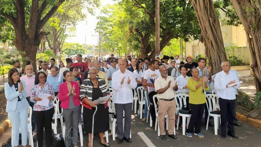 Rinden homenaje a Roberto Duvergé en el 35 aniversario de su fallecimiento