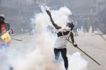 Decenas de personas marchan en Kenia en una nueva jornada de protestas menos concurrida Decenas de personas marchan en Kenia en una nueva jornada de protestas menos concurrida