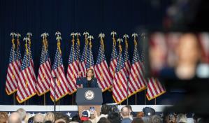 Los religiosos indios del pueblo del abuelo de Kamala Harris rezan por su victoria
