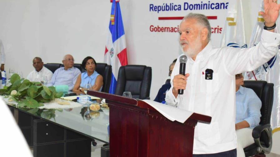 El ministro de Medio Ambiente lidera conversatorio en Montecristi sobre desarrollo sostenible