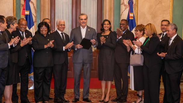 Abinader recibe resolución que lo acredita como presidente electo