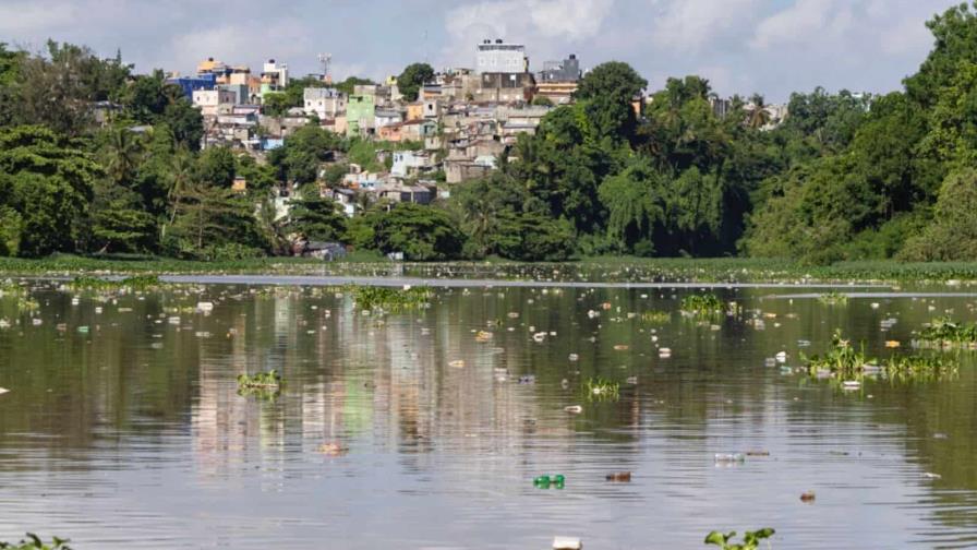 Biobardas y centros de acopio, entre acciones para sanear los ríos Ozama e Isabela