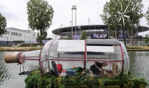 Para los Juegos Ol&iacute;mpicos, el artista Abraham Poincheval se encierra 10 d&iacute;as en una botella gigante