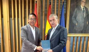 Arquitectos dominicano y de Madrid acuerdan investigaciones conjuntas