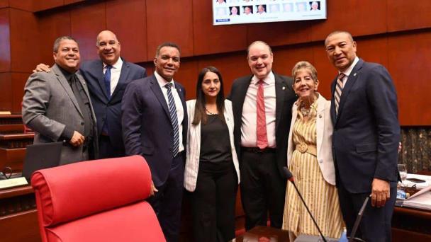 Un total de 18 senadores se despiden de su curul - Diario Libre