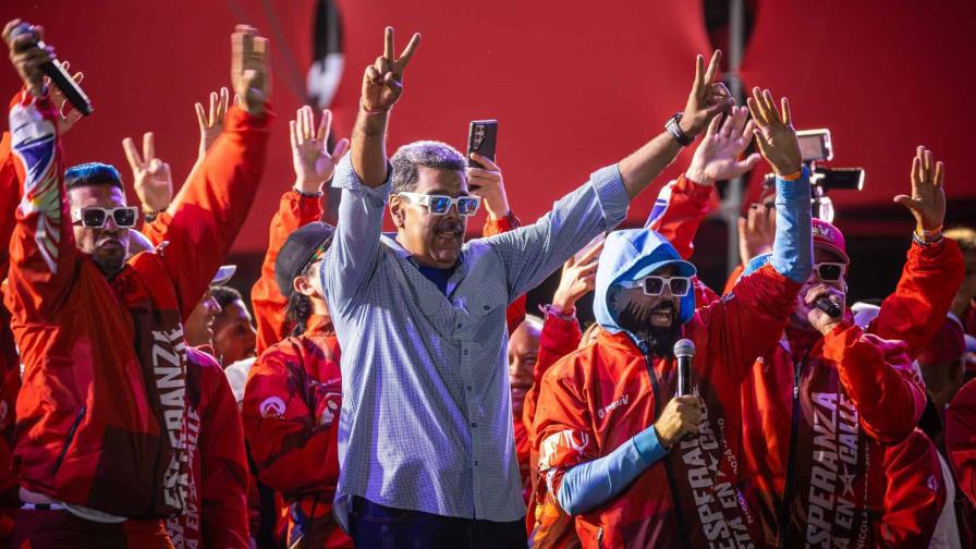 El chavismo y la oposición miden su fuerza en multitudinarias marchas en cierre de campaña