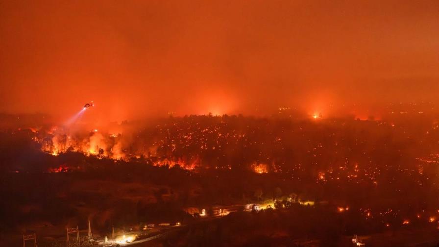 Miles de personas son evacuadas en California debido a incendio fuera de control