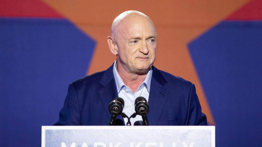 El exastronauta Mark Kelly, un senador clave para la vicepresidenta Harris en Arizona