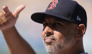 Medias Rojas extienden por 3 años el contrato del manager boricua Cora